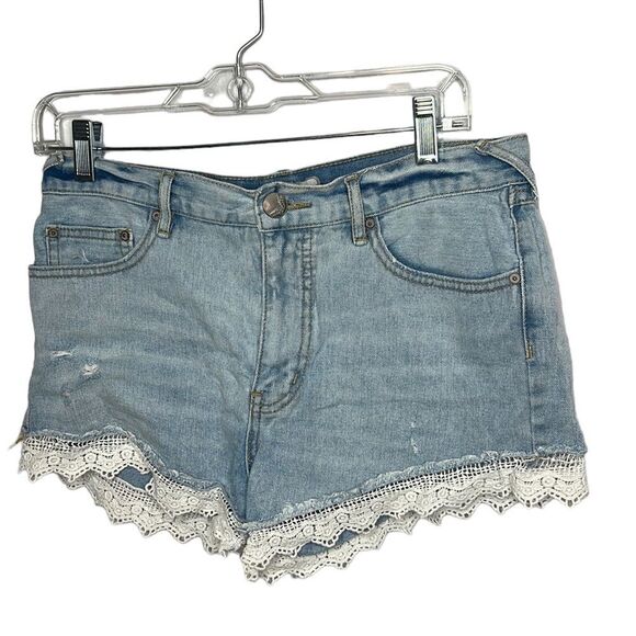 Free People Crochet Trim Denim Shorts. Size 28. - Picture 1 of 9